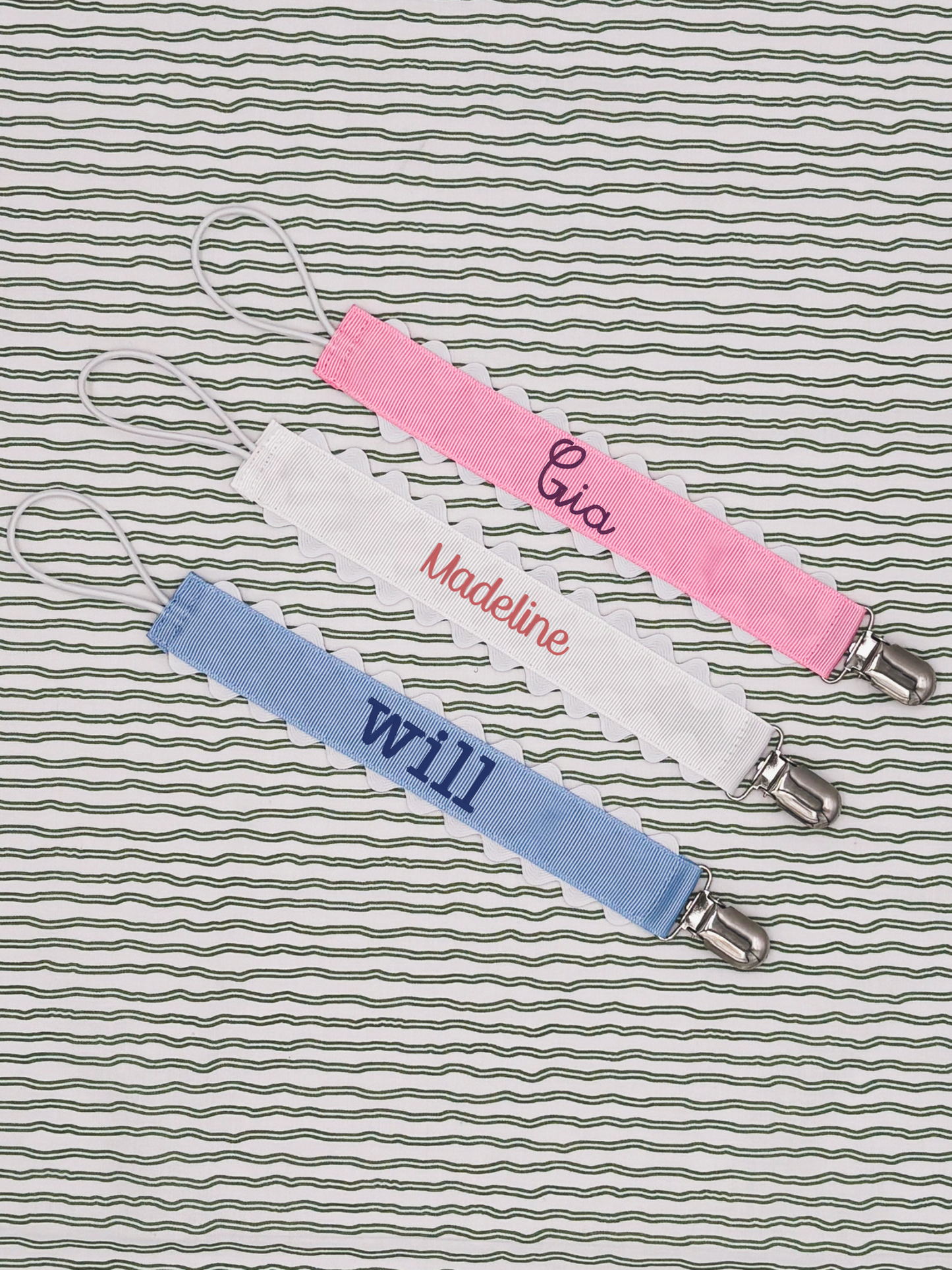 Scalloped Paci Clip