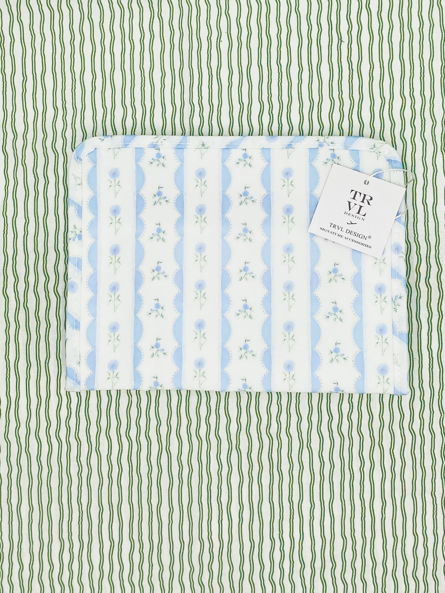 Roadie Medium - Ribbon Floral Blue Zip Pouch