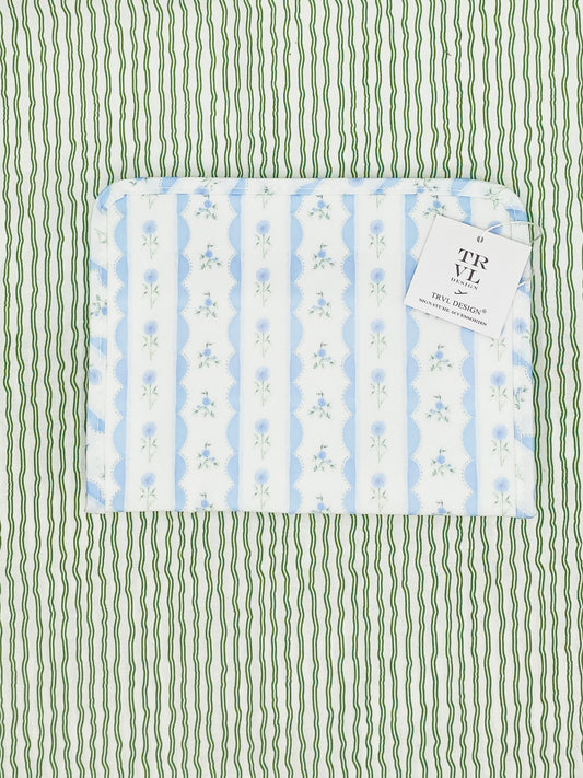 Roadie Medium - Ribbon Floral Blue Zip Pouch